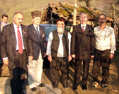 KAYMAKAM YURDAER KORE GAZİSİNİN AİLESİNİ ZİYARET ETTİ