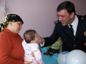 10 NİSAN POLİS HAFTASI NEDENİYLE MİNİKLERE ZİYARET