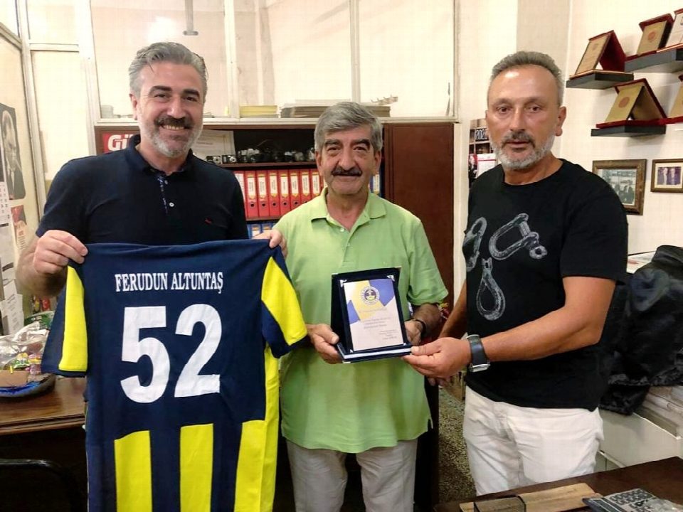 Eski başkanları plaketle onurlandırdılar