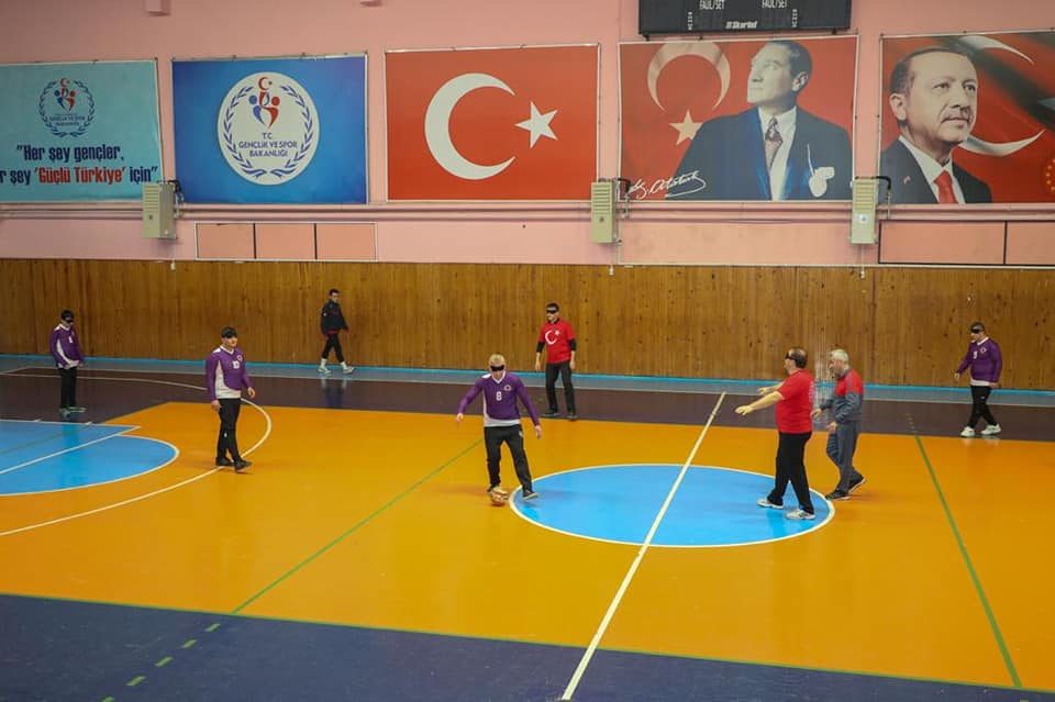Vali Yavuz, Görme Engellilerle Futbol oynadı