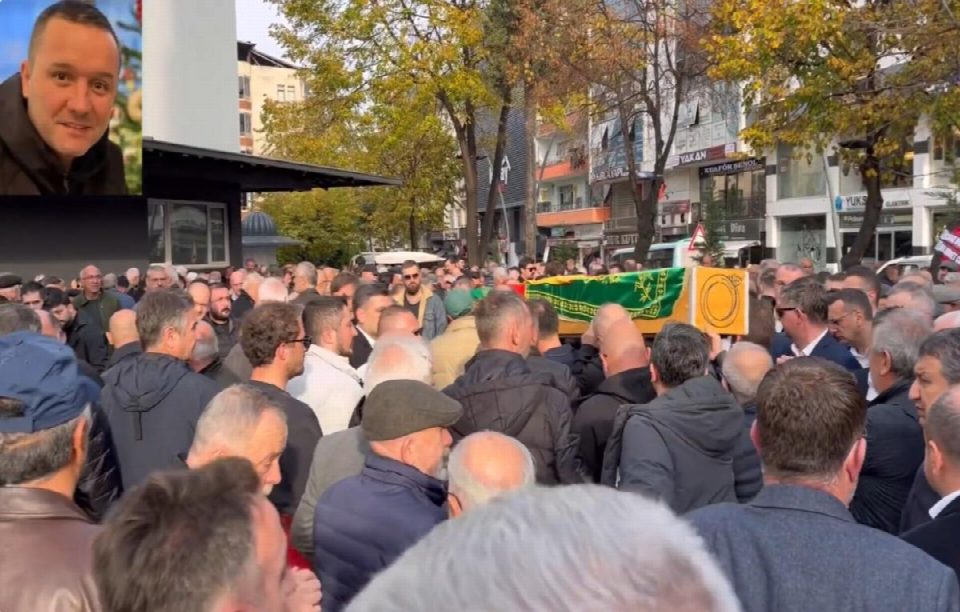 KAAN KAYNAROĞLU GÖZYAŞLARI İÇİNDE SON YOLCULUĞUNA UĞURLANDI