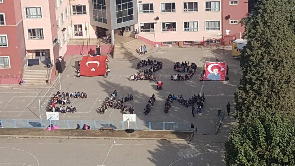Öğrencilerden 29 Ekim koreografisi