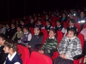 SİNEMAYA İLK KEZ GELEN ÖĞRENCİLER, BÜYÜK SEVİNÇ YAŞADI
