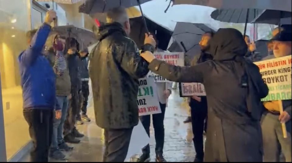 Saadet partisi'nden Burger King protestosunda yaşanan gerilim üzerine açıklama