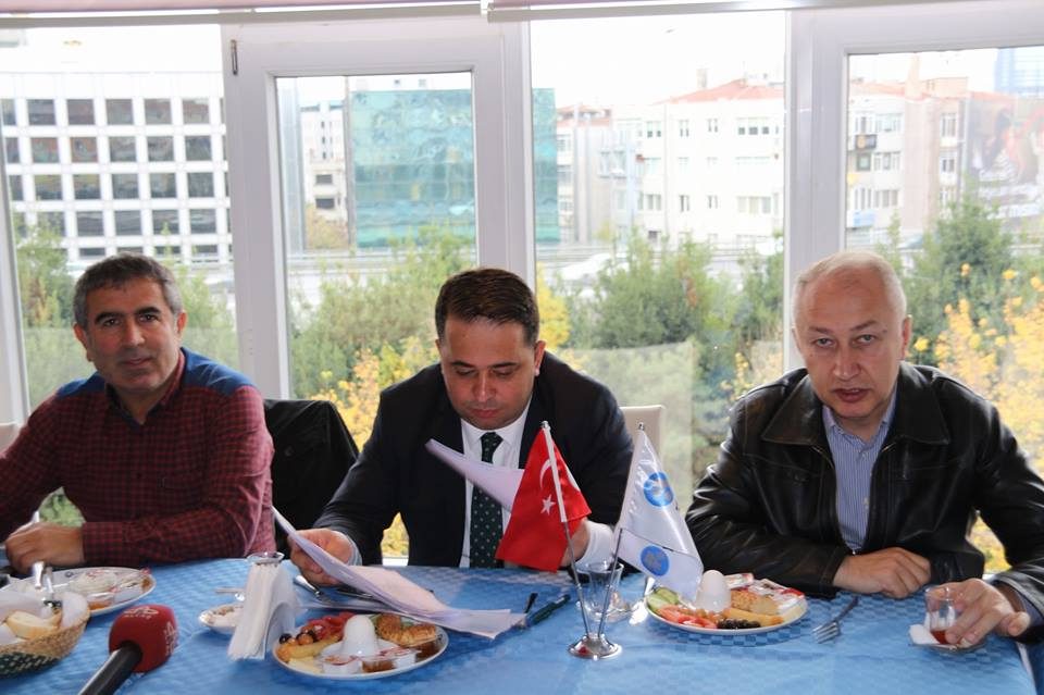 Burs verdikleri öğrenciler ile kahvaltıda buluştular