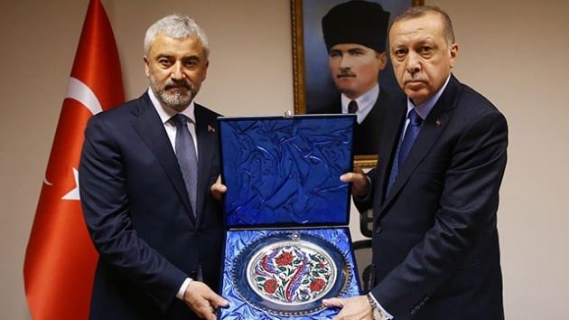 Cumhurbaşkanı Erdoğan’dan Enver Yılmaz’a plaket