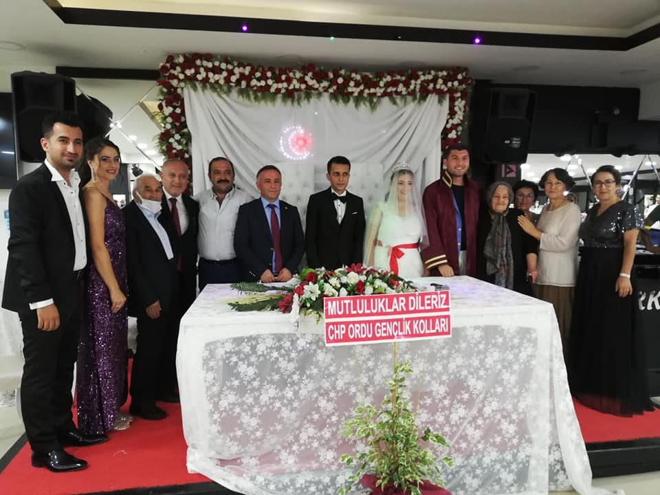 Esra ile Emre dünya evine girdi