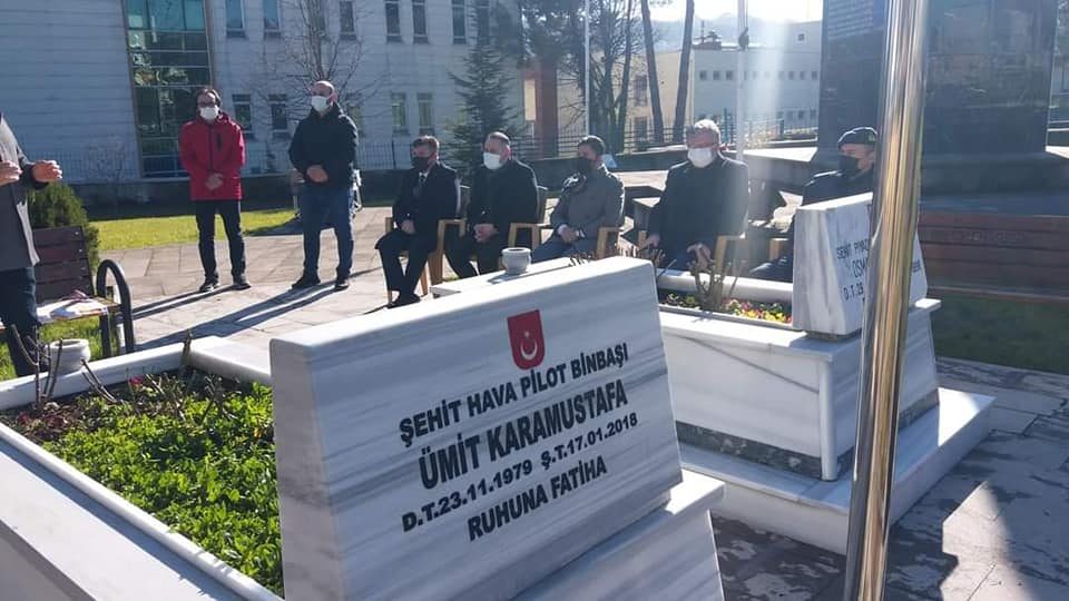 Şehit Hava Pilot Binbaşı Ümit Karamustafa kabri başında anıldı