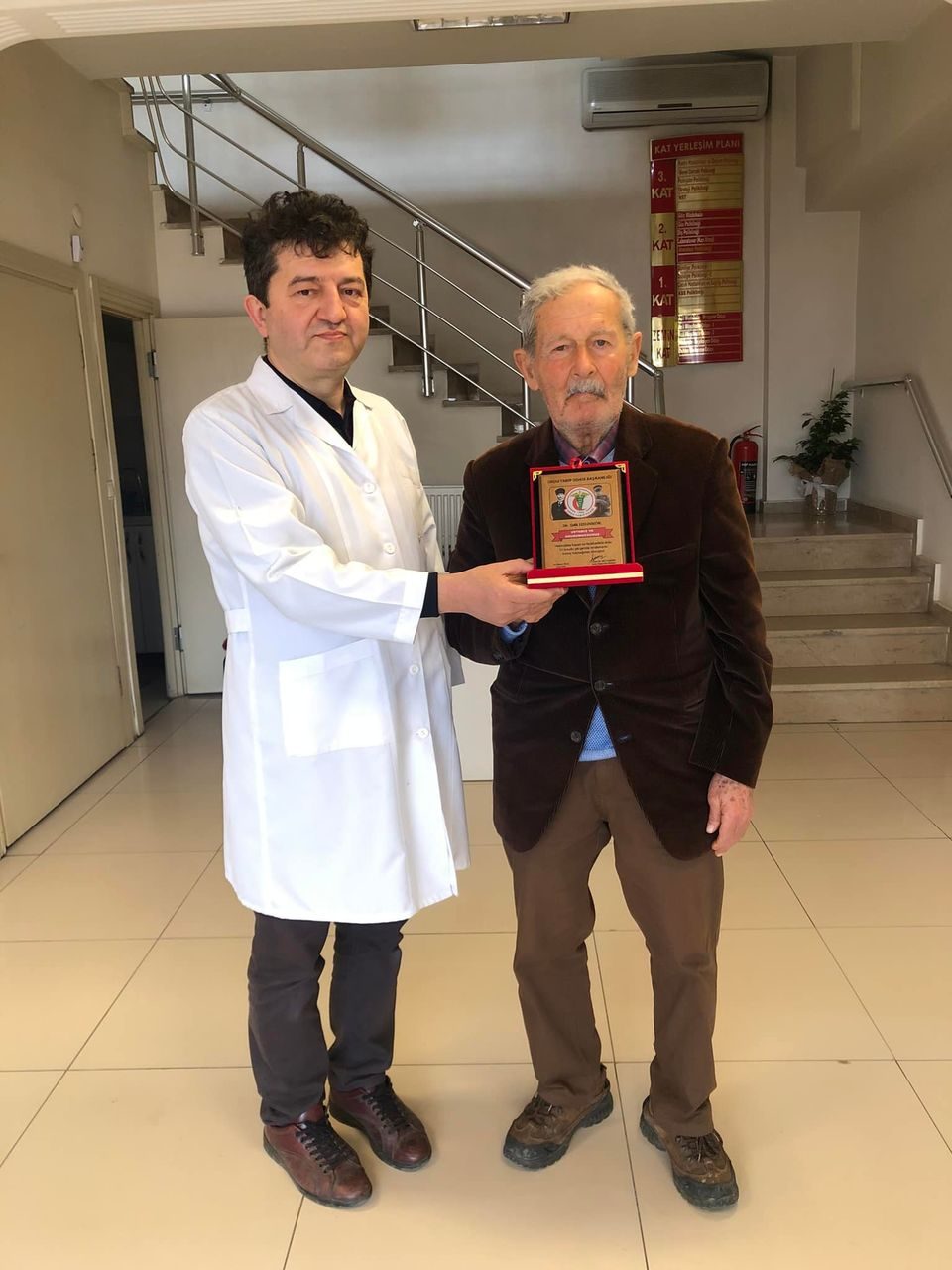 Dr. Zeki Uzunkök’e onur plaketi verildi