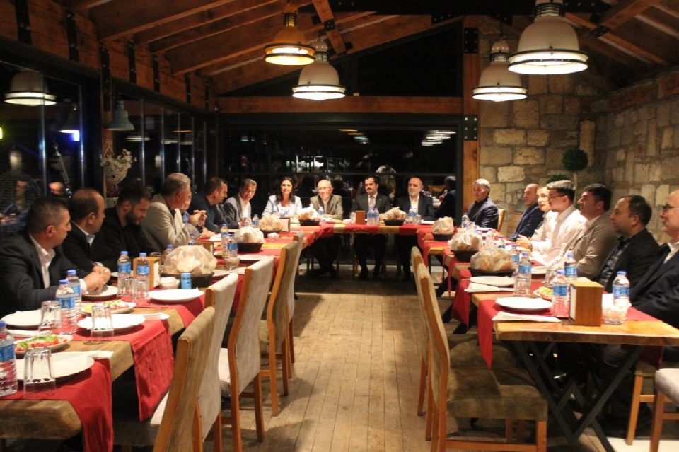 Çamaşlı iş insanları Elmaköy’de toplandı