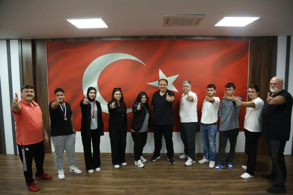 BAŞARILI ATICILAR ORDU GENÇLİK VE SPOR İL MÜDÜRÜ MUSTAFA GENÇ’İ ZİYARET ETTİ