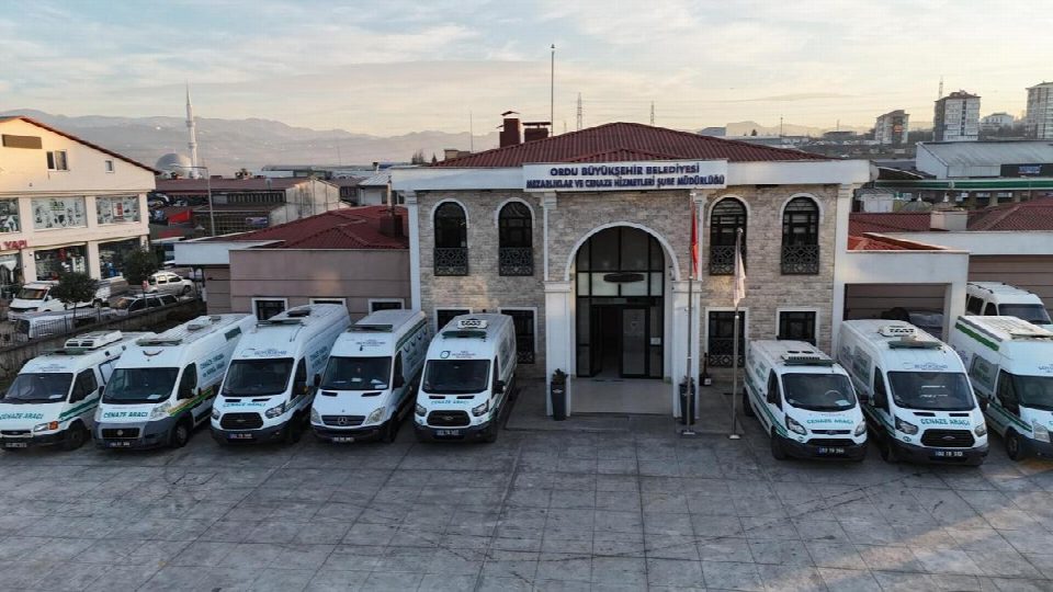 Cenaze hizmetlerine 5 yeni araç