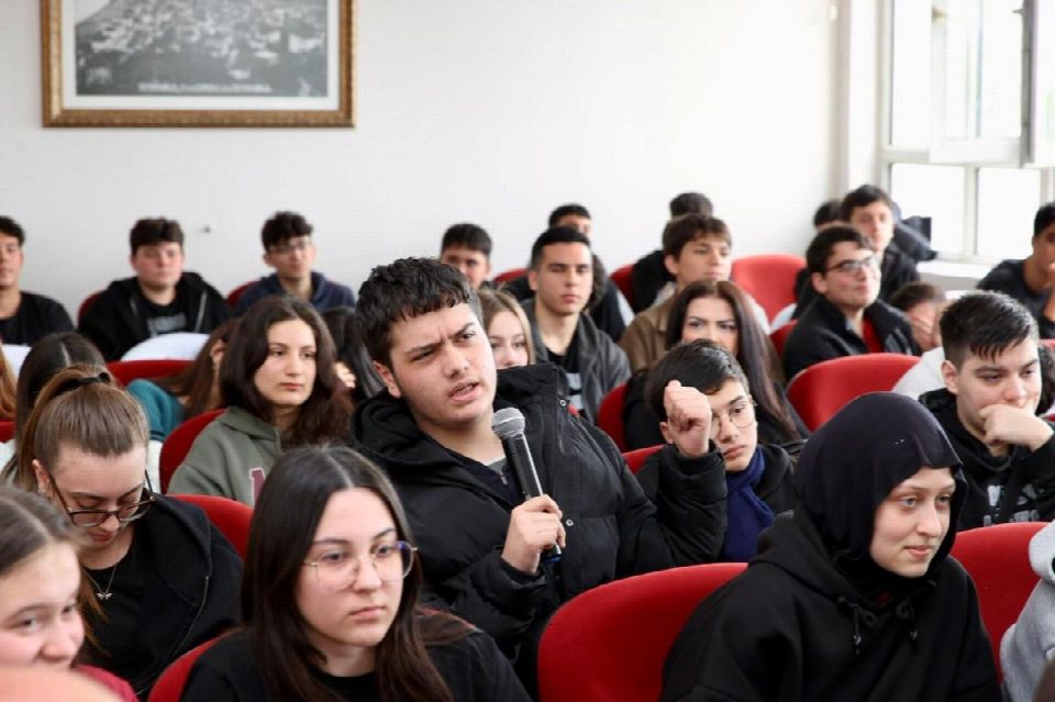 Başkan Güler’den gençlere altın değerinde tavsiyeler… Gençlerden yoğun ilgi