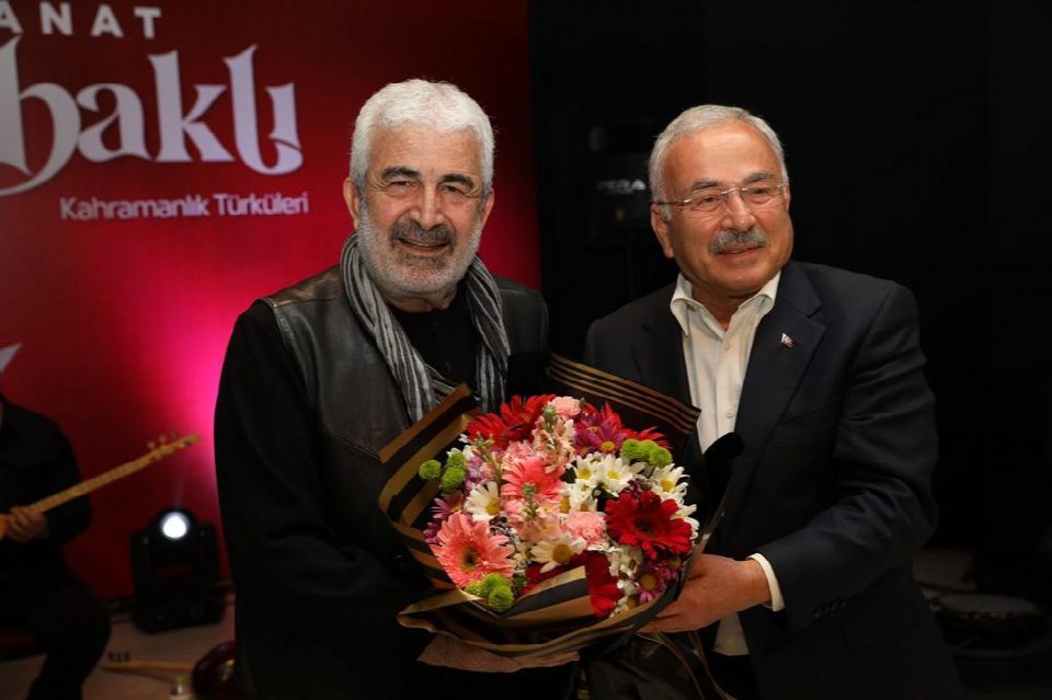 “Vatanına göz dikeni ez oğlum” türküsü yediden yetmişe herkesin dilinde olan sanatçı Esat Kabaklı, “Çanakkale özel konseri” ile Ordulularla buluştu