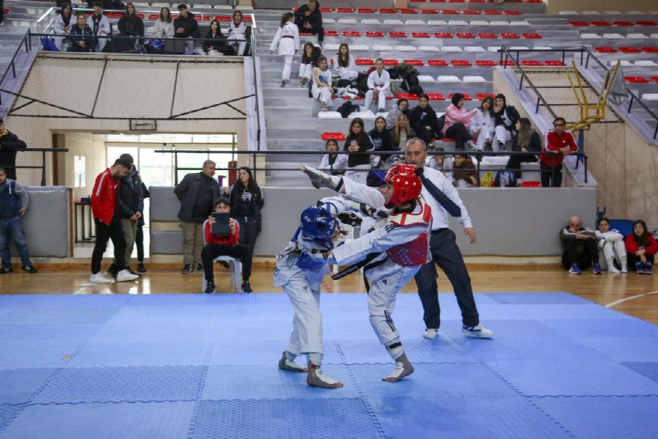 ORDU’DA OKUL SPORLARI TAEKWONDO MÜCADELESİ NEFES KESTİ