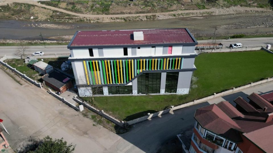 Gençlik Merkezinin kaba inşaatı tamamlandı