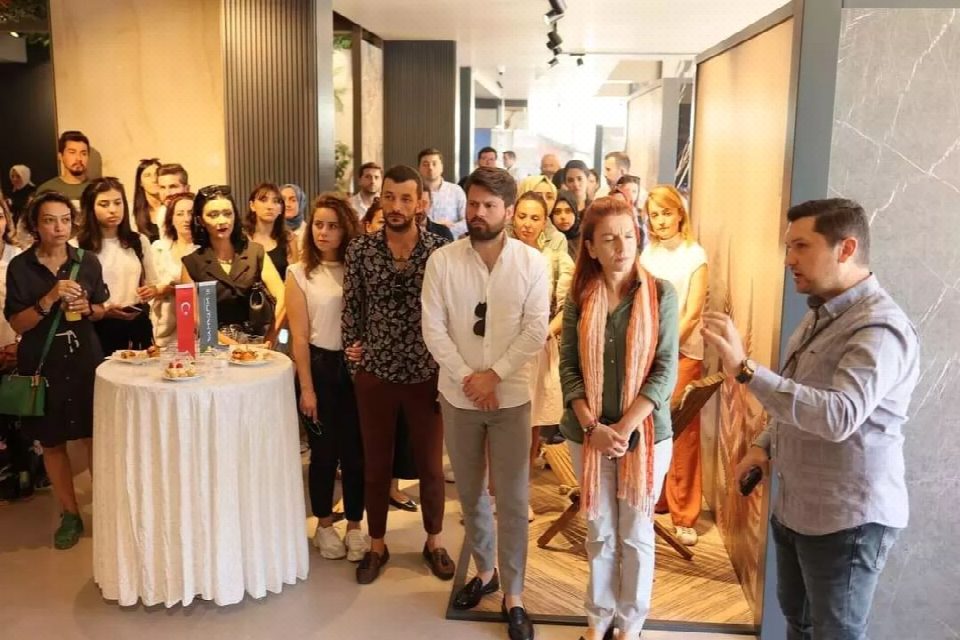 Violetta seramik mimarları ağırladı