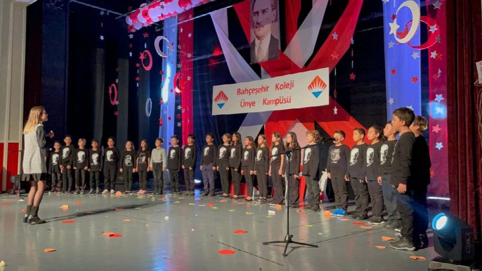 Bahçeşehir'den muhteşem kutlama