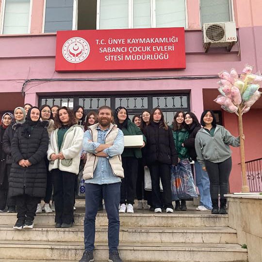 Fatsa Anadolu lisesi öğrencileri Sabancı çocuk evlerini ziyaret etti