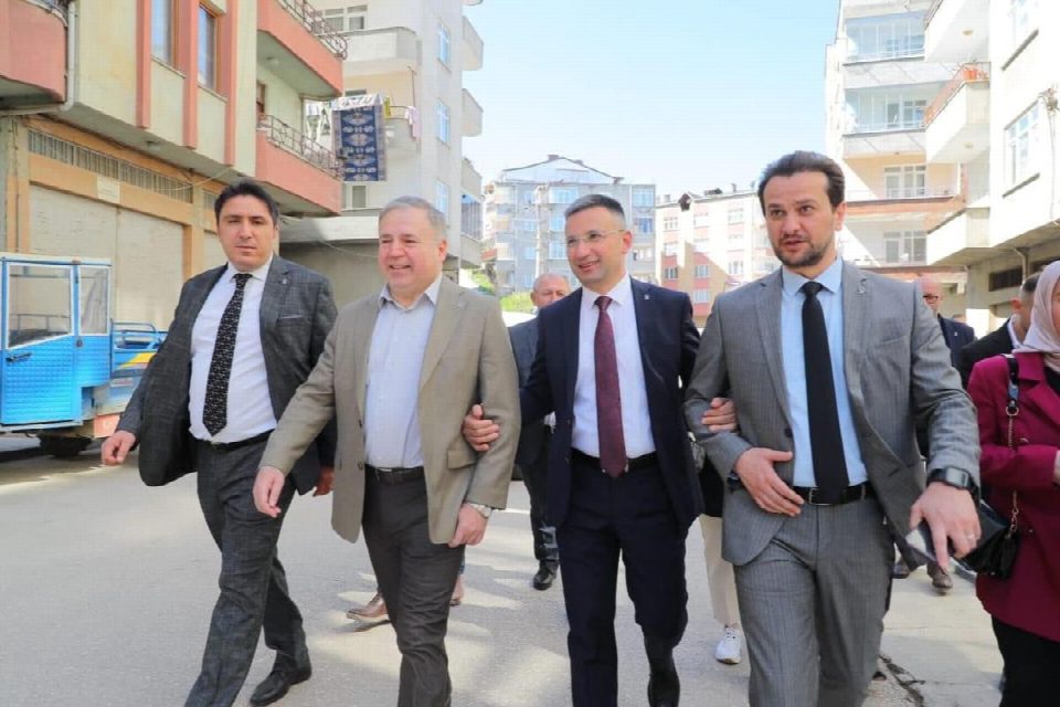 İsa Yüksel Fatsa’yı karış karış geziyor
