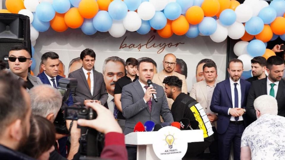 AK parti seçim koordinasyon merkezi açıldı
