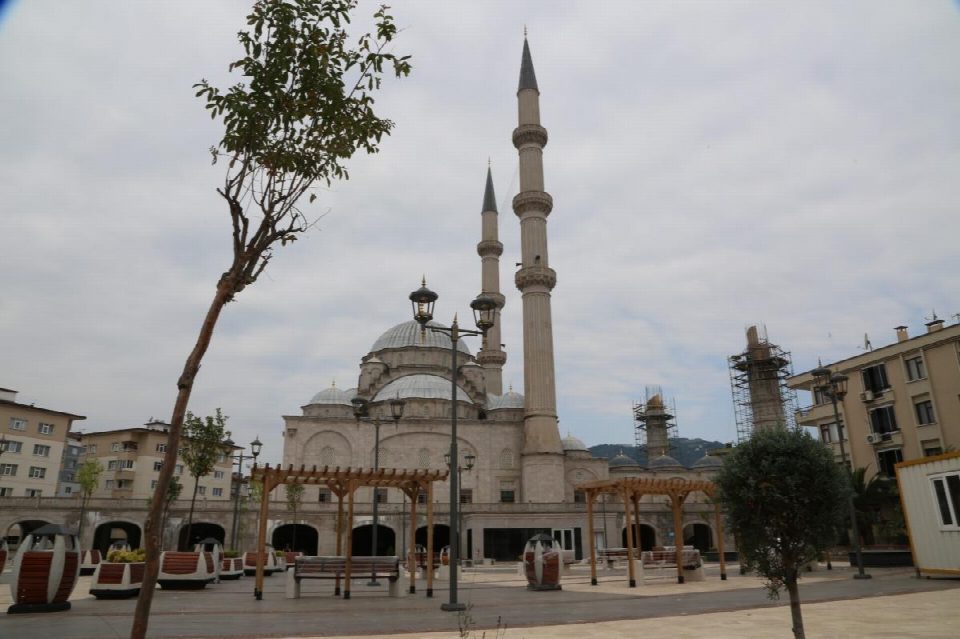 Ulu Cami’ye kütüphane