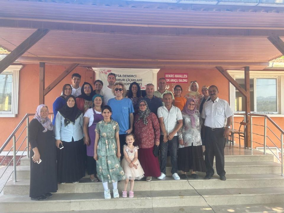 Soner Arıca Demirci Ihlamur Çiçekleri Kadın Kooperatifinin çalışmalarına hayran kaldı