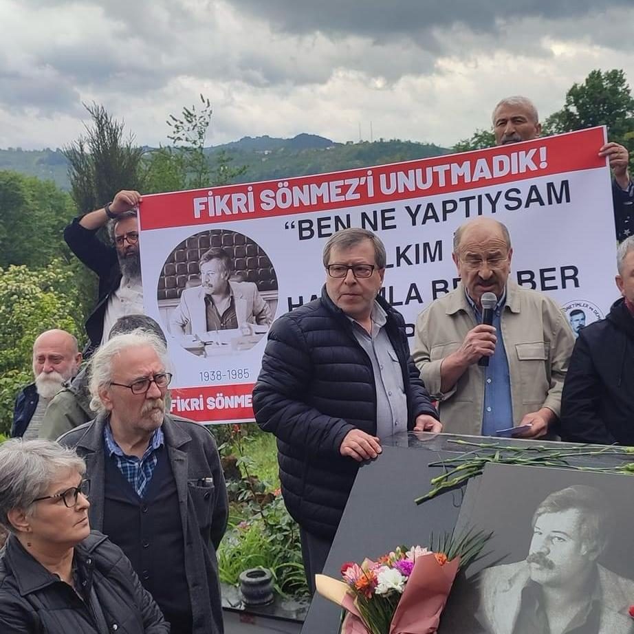 Fikri Sönmez mezarı başında anıldı