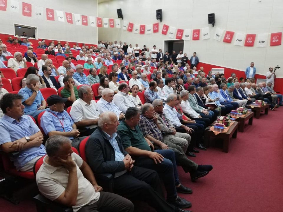 CHP’de yeni başkan Onur Çam oldu