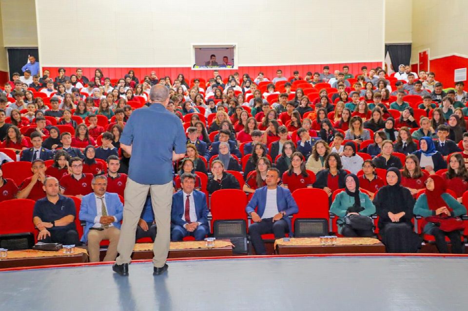 Ahmet Sula Fatsalı gençlerin hayatına dokundu