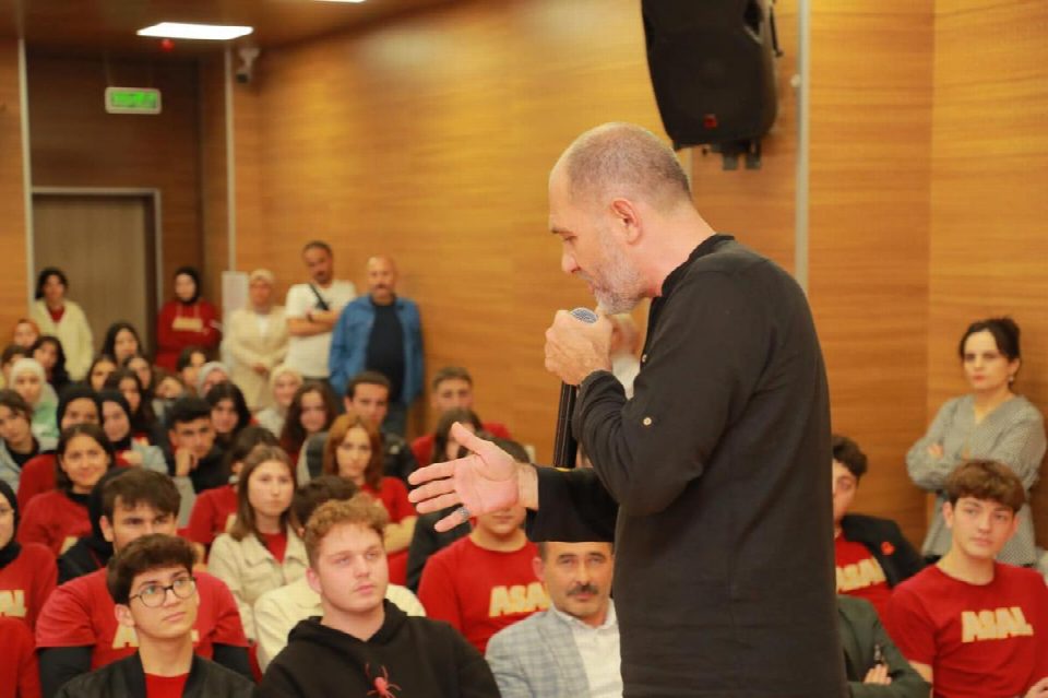 Ahmet Sula “Hayatın her alanında güçlü ve bilinçli olmak gerekir”