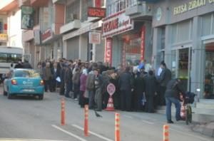 -ÇKS BAŞVURULARI İÇİN UZUN KUYRUKLAR OLUŞTU