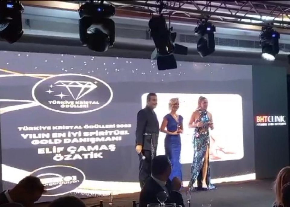 Elif Çamaş Özatik yılın en iyi Spiritüel Gold danışmanı seçildi