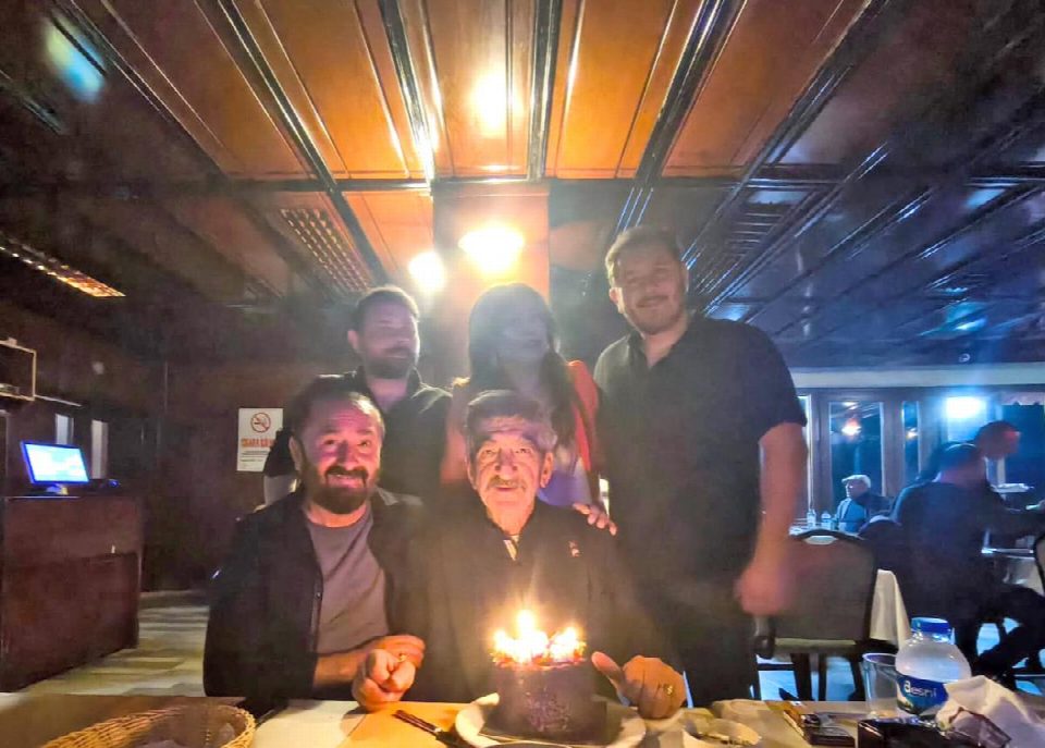 Remzi Daban ve gurubundan yaş günü sürprizi...