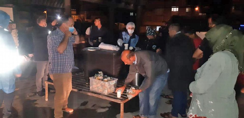 Yağışlardan etkilenen tarım işçilerine çorba ikram edildi