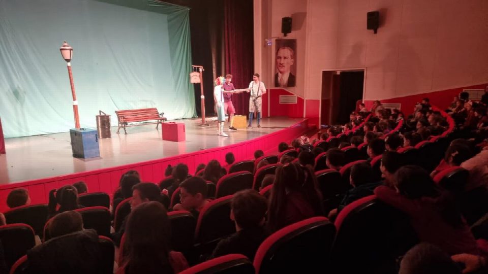 Fatsa’da çocukların tiyatro sevinci