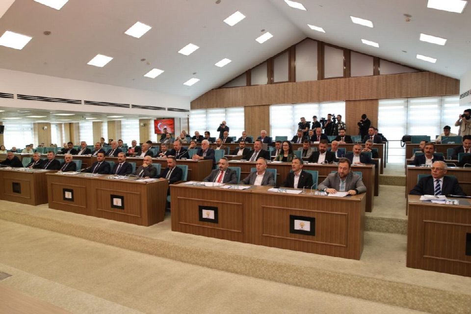 Büyükşehir meclisi toplandı... Başkan Güler: “Az laf çok iş yapacağız. “Ayrımız, gayrımız yok, uyum içinde çalışacağız”