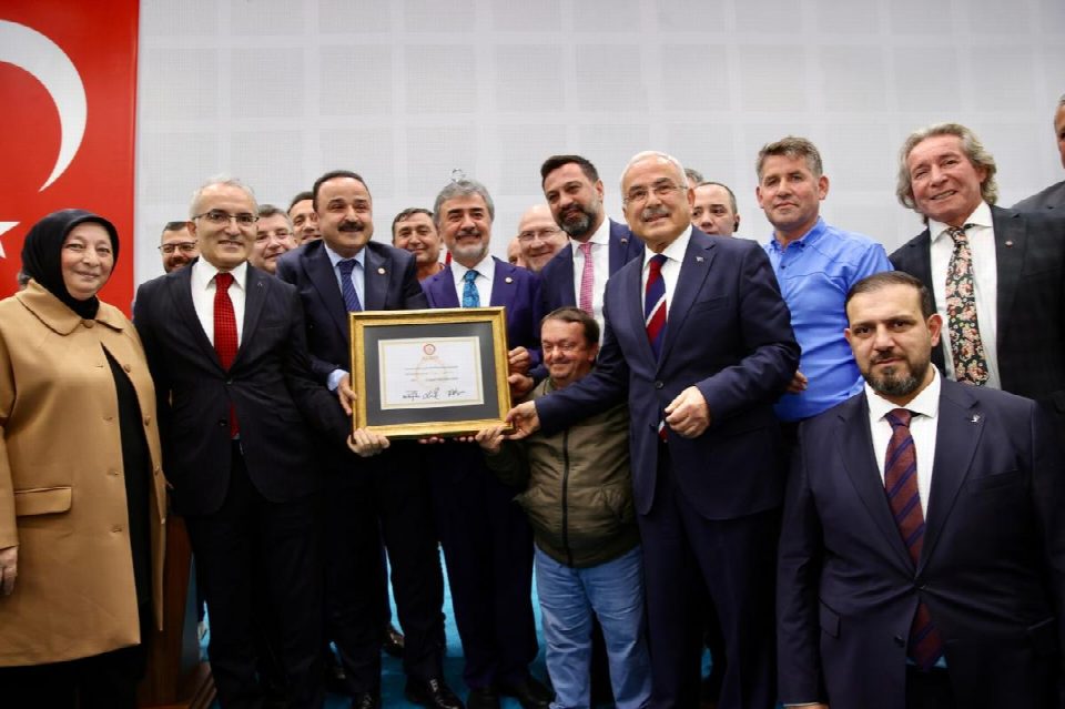 BAŞKAN GÜLER MAZBATASINI ALDI “BU SEÇİMİN KAYBEDENİ YOK, KAZANANI VAR. ORDU KAZANDI”