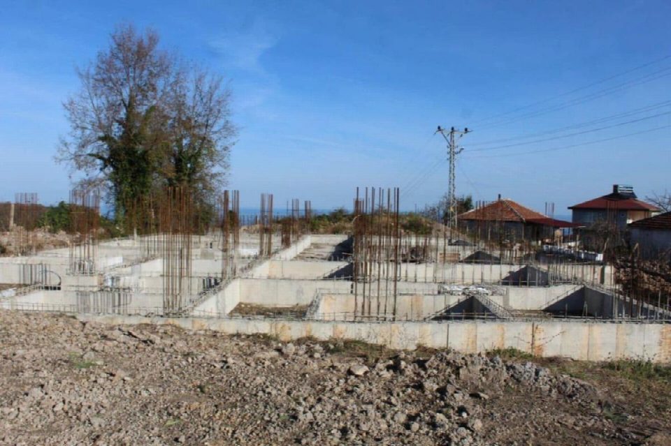 Müdür Atinkaya okul inşaatlarını inceledi