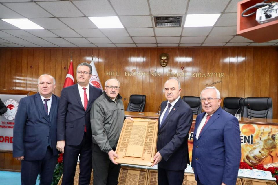 Tarım ve Orman Bakanlığından arıcılara malzeme desteği