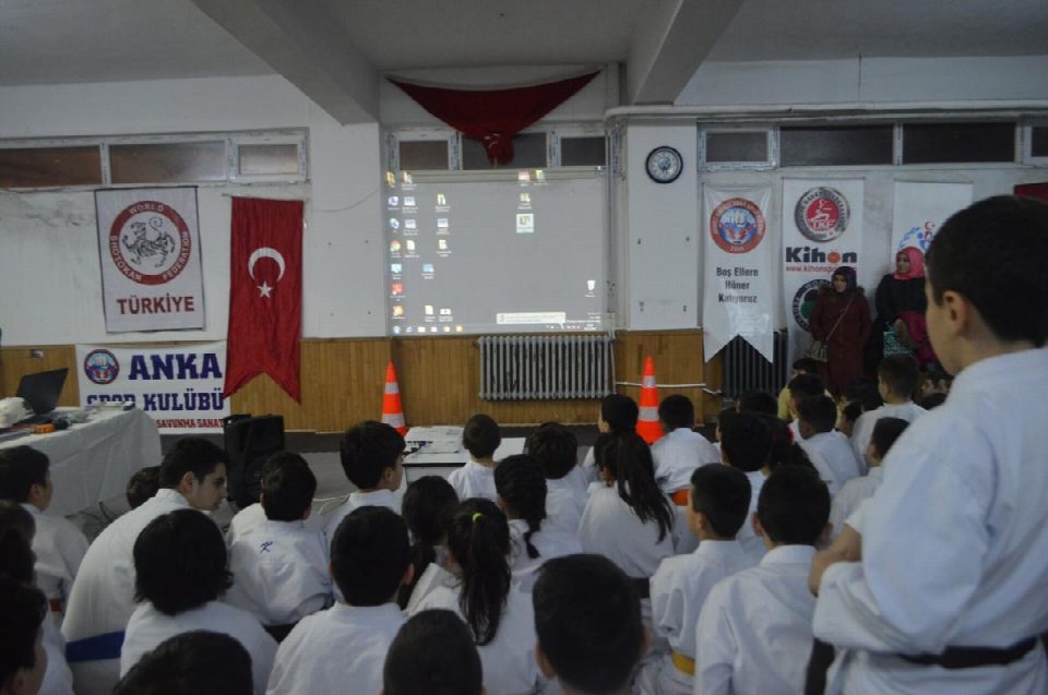 Sporcular, Polis mesleğini tanıdı