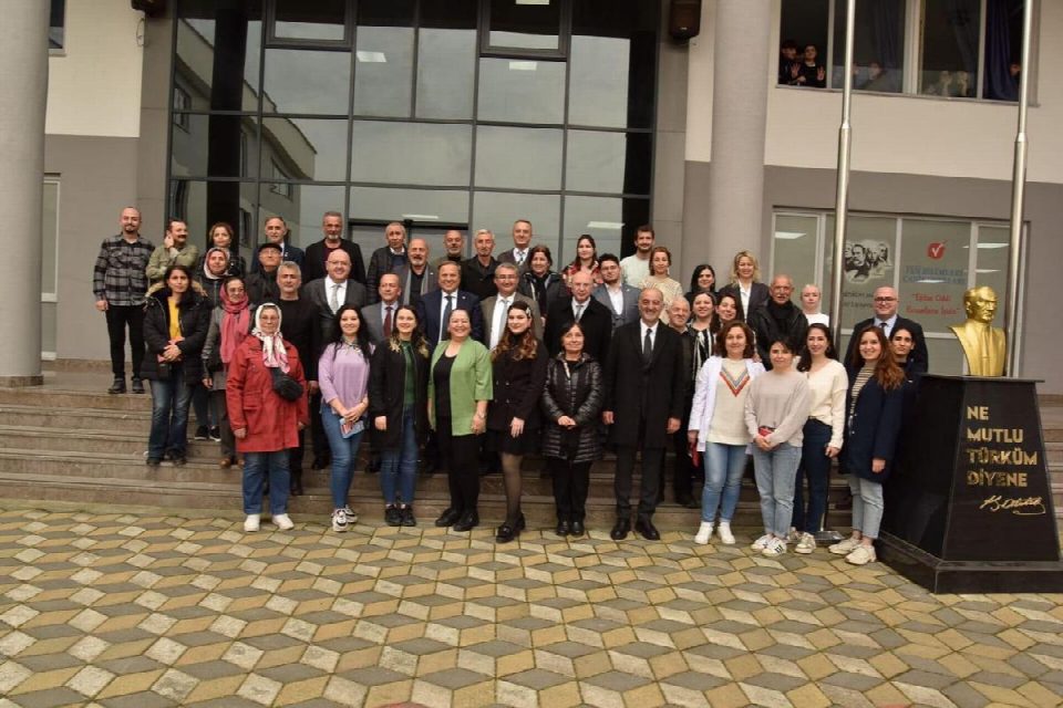 HİZMETLERİ YOK, BORÇLARI ÇOK!
