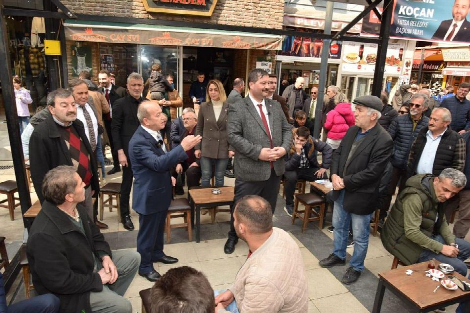 Zekai Sana, coşkulu kalabalık tarafından yoğun sevgi seliyle karşılandı!