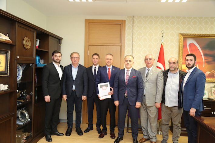 Başkan Karlıbel mazbatayı aldı