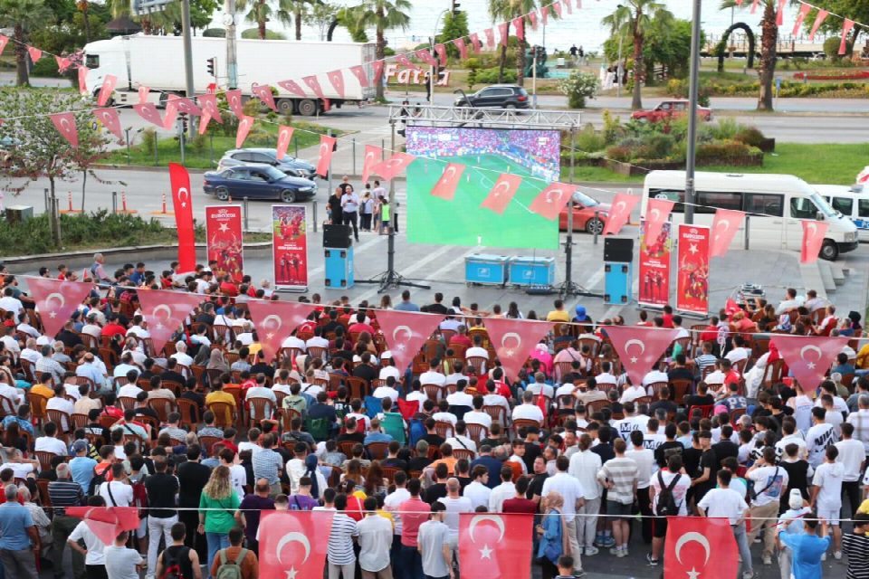 Futbol severlerden Fatsa Belediyesi'ne teşekkür