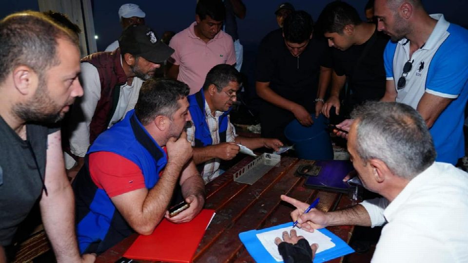 Oltalar en büyük balık için sallandı