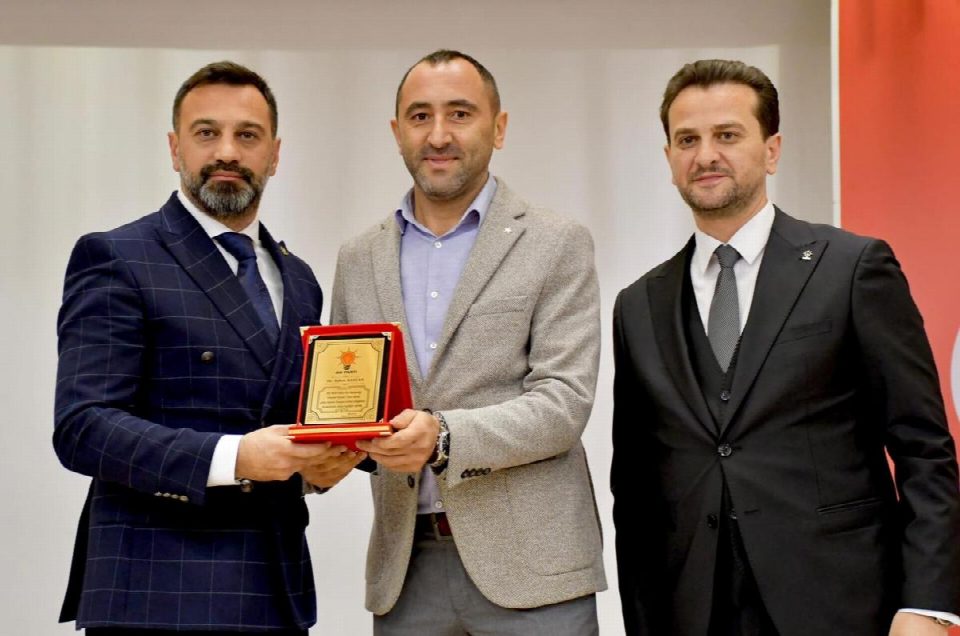 AK parti Fatsa ilçe kongresi yapıldı... Başkan Sarıçıçek güven tazeledi