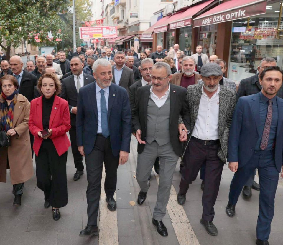 ENVER YILMAZ ORDU'DA SAHADA… “SATA SATA GAYRIMENKUL BIRAKMADILAR!” “ÜNYE LİMANI'NDAN GELEN PARAYI FAİZE YATIRMIŞLAR. ÖNCE BORÇLARINIZI ÖDEYİN!”