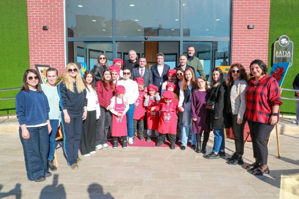 MİNİK ŞEFLER BAŞKAN AMCALARIYLA CUPCAKE ETKİNLİĞİNDE KEYİFLİ DAKİKALAR YAŞADI