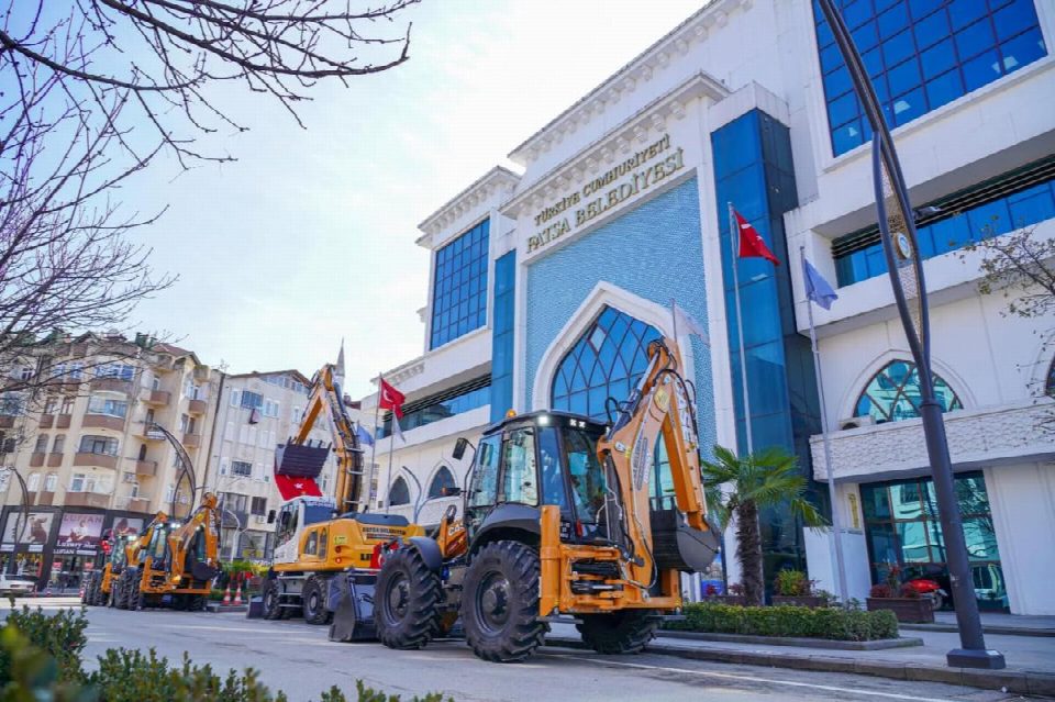 Fatsa belediyesi araç filosunu 25 milyon TL değerinde 5 iş makinesi ile daha da güçlendirdi